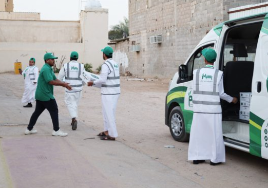 وحدة التطوع تنفذ مبادرة «سقيا الماء» للأسر المستفيدة في مركز خيران ومركز تمرة