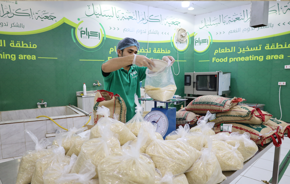 جمعية إكرام النعمة تبدأ توزيع زكاة الفطر لعام 1446هـ