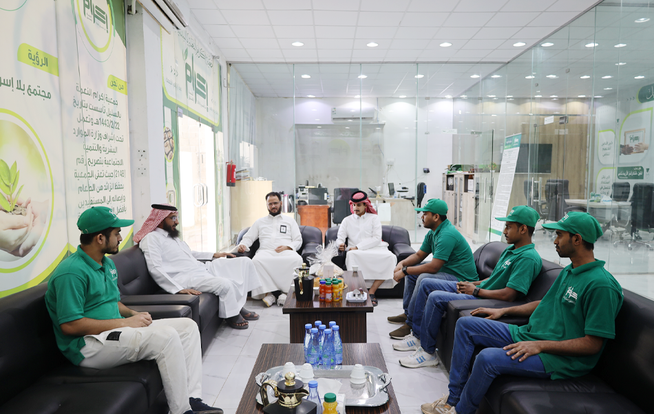 جمعية إكرام النعمة تقيم لقاء معايدة لموظفيها بمناسبة عيد الفطر 1446هـ